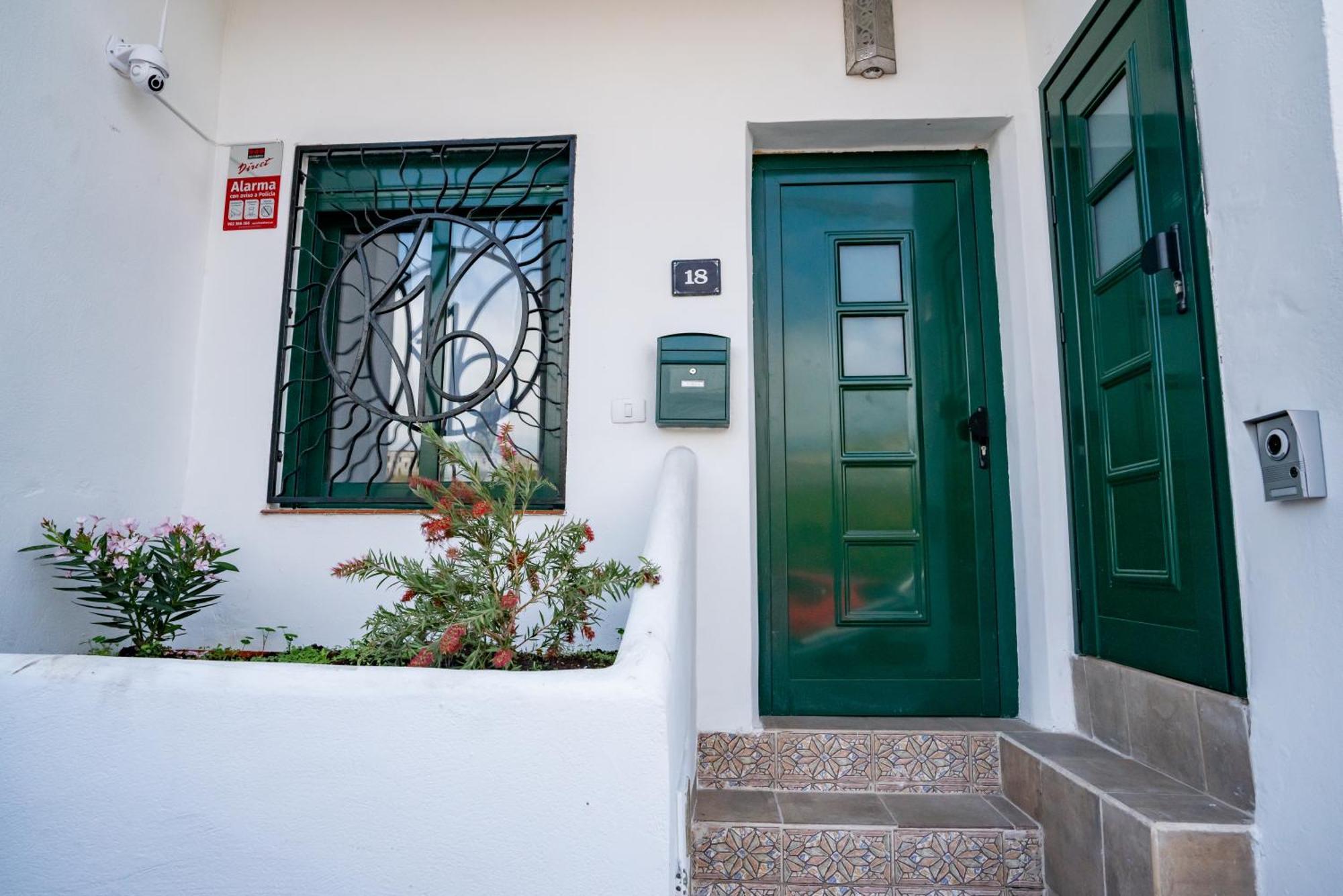Casa Julio - Alcala Complete Coastal Retreat - Entire Apartment - 3 Min Walk From The Ocean - Shared Entrance With Host エクステリア 写真